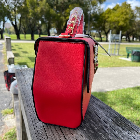 Vegan leather - Picture 2 of 2